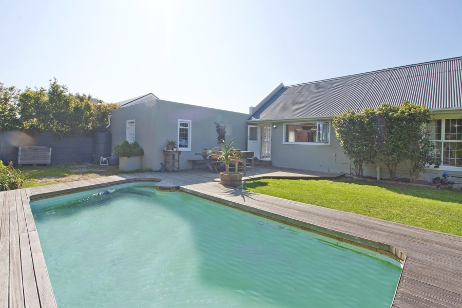 3 Bedroom Property for Sale in Milkwood Park Western Cape